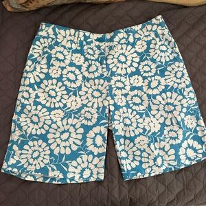 TOMMY BAHAMA ELLERY Bermuda Shorts Size 12 Blue‎ White Floral Comfy Resortwear